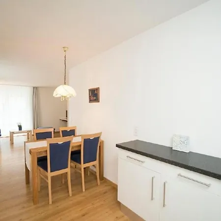 Chesa Quadrella Apartment *